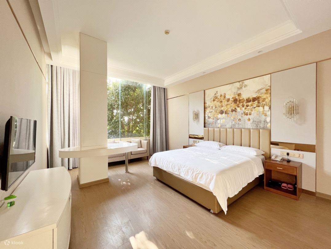 Villa Family Room - 3 Beds